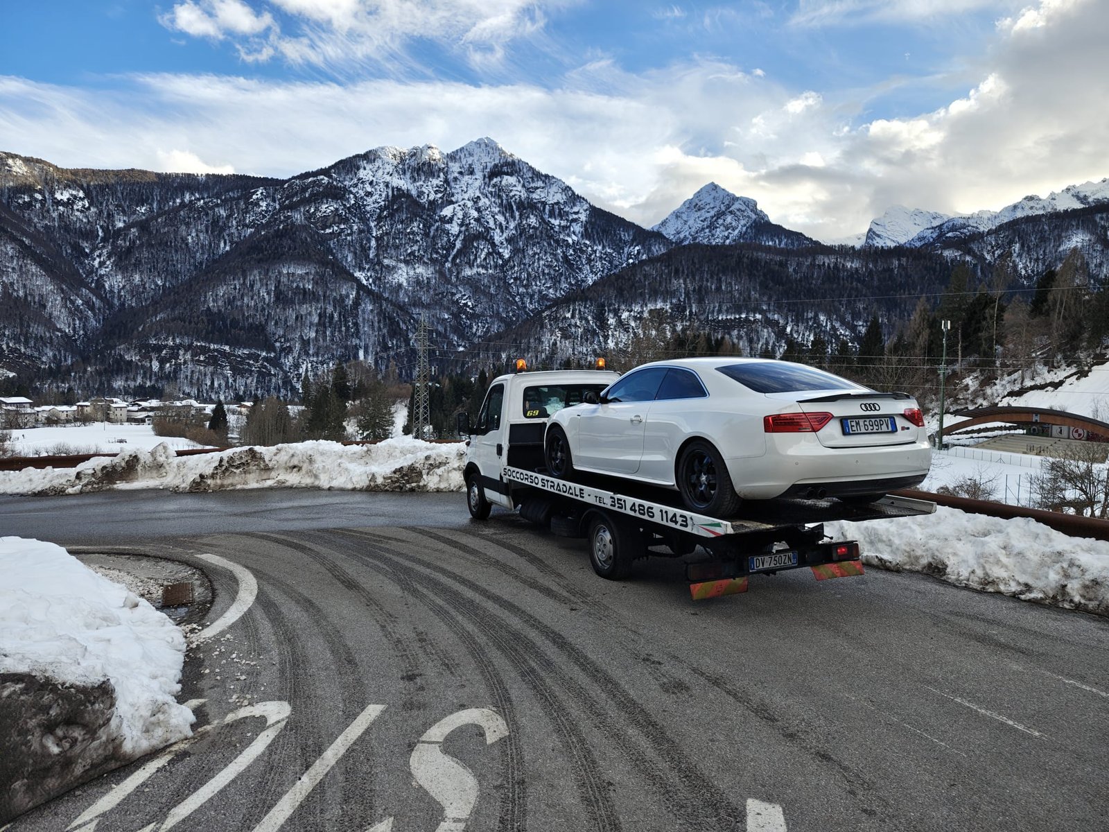 Raccolta auto dal carro attrezzi - Intervento soccorso stradale 1 - Poier Luca