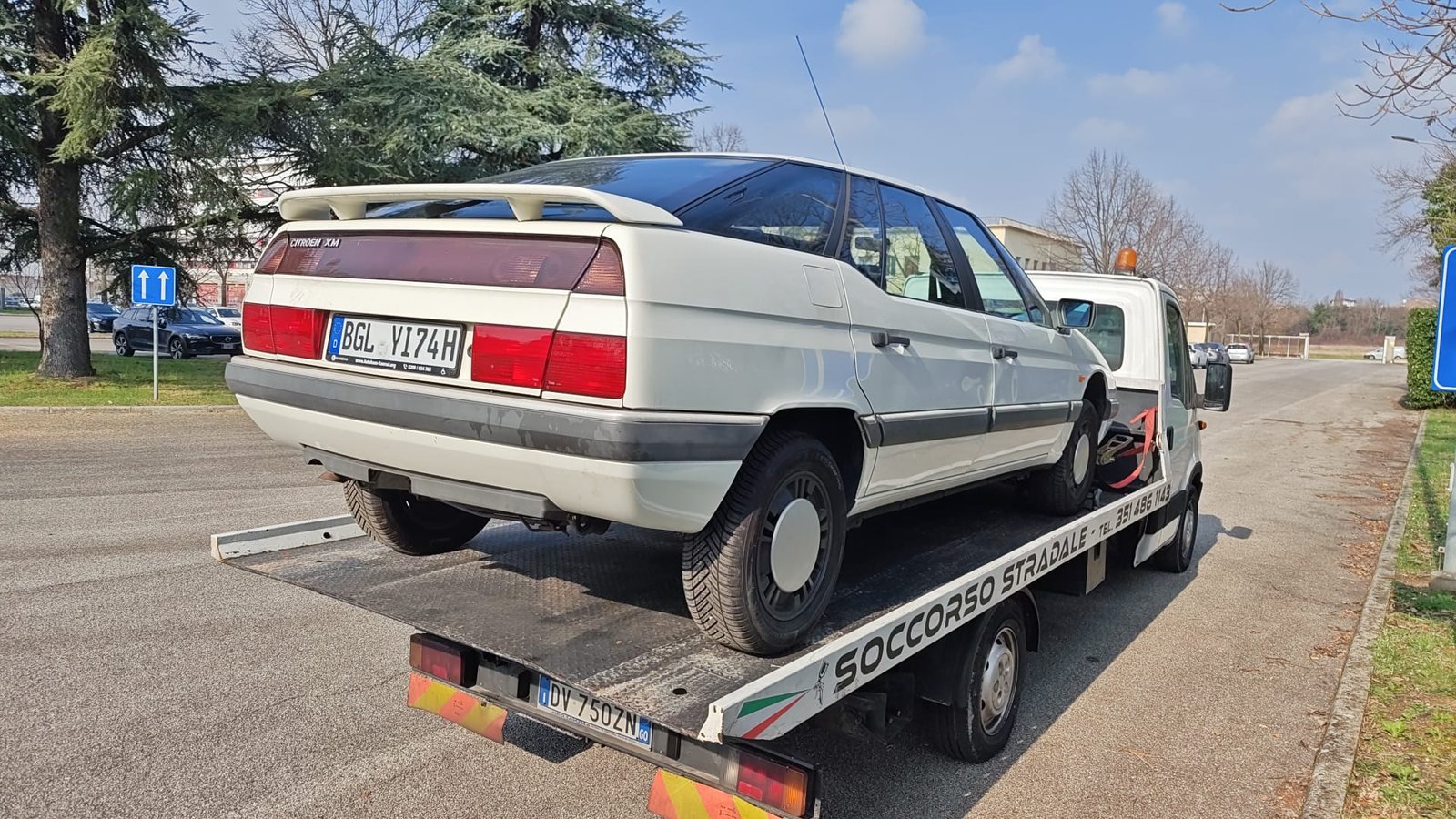 Raccolta auto dal carro attrezzi - Intervento soccorso stradale 2 - Poier Luca