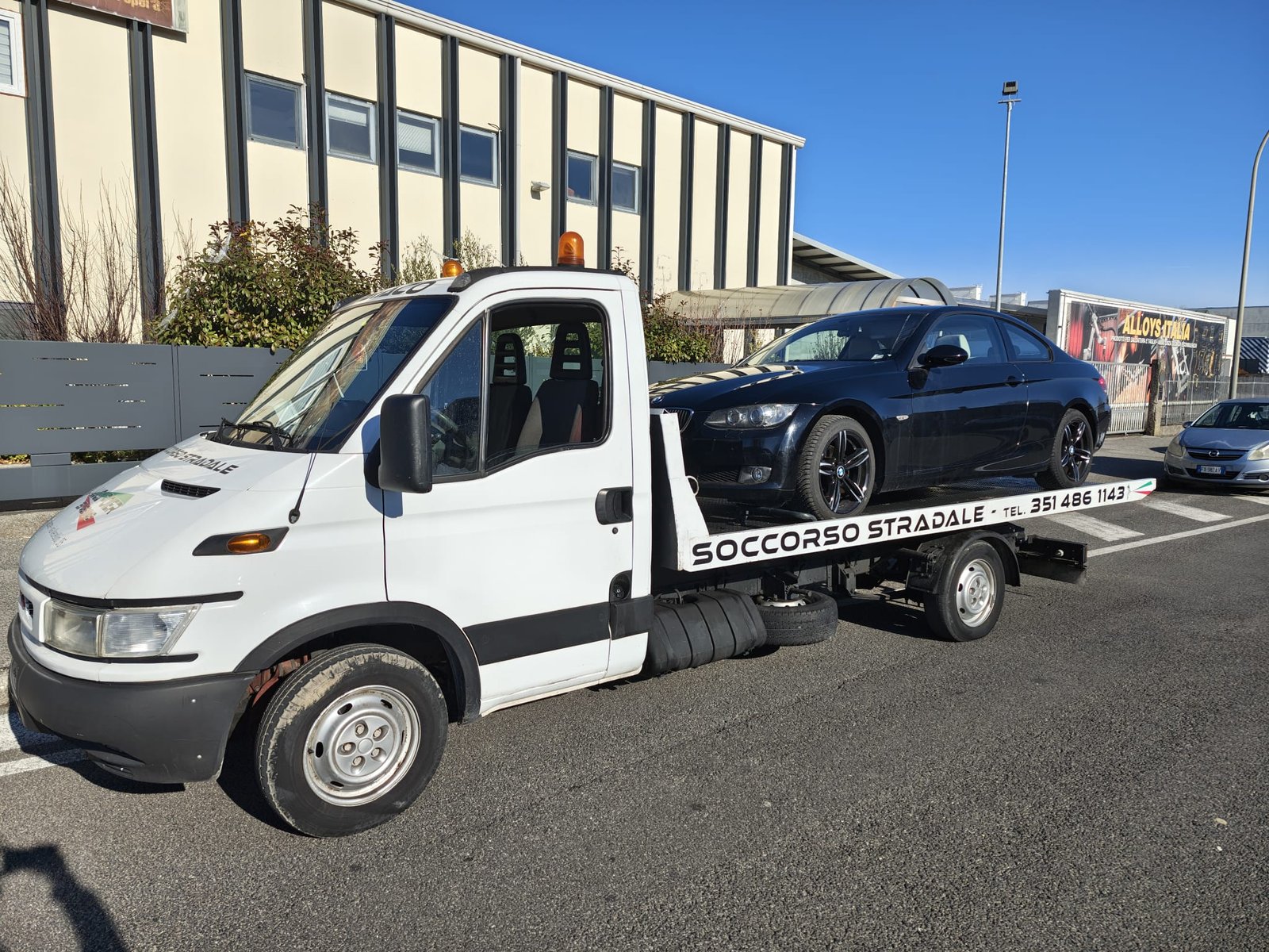 Raccolta auto dal carro attrezzi - Intervento soccorso stradale 3 - Poier Luca